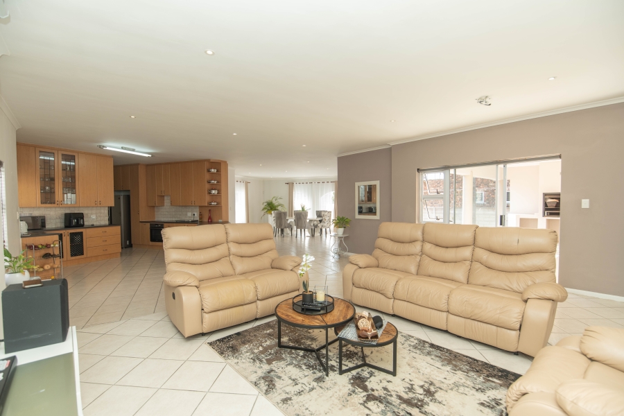4 Bedroom Property for Sale in Summerstrand Eastern Cape